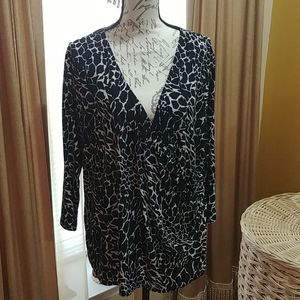 2 black & White tops